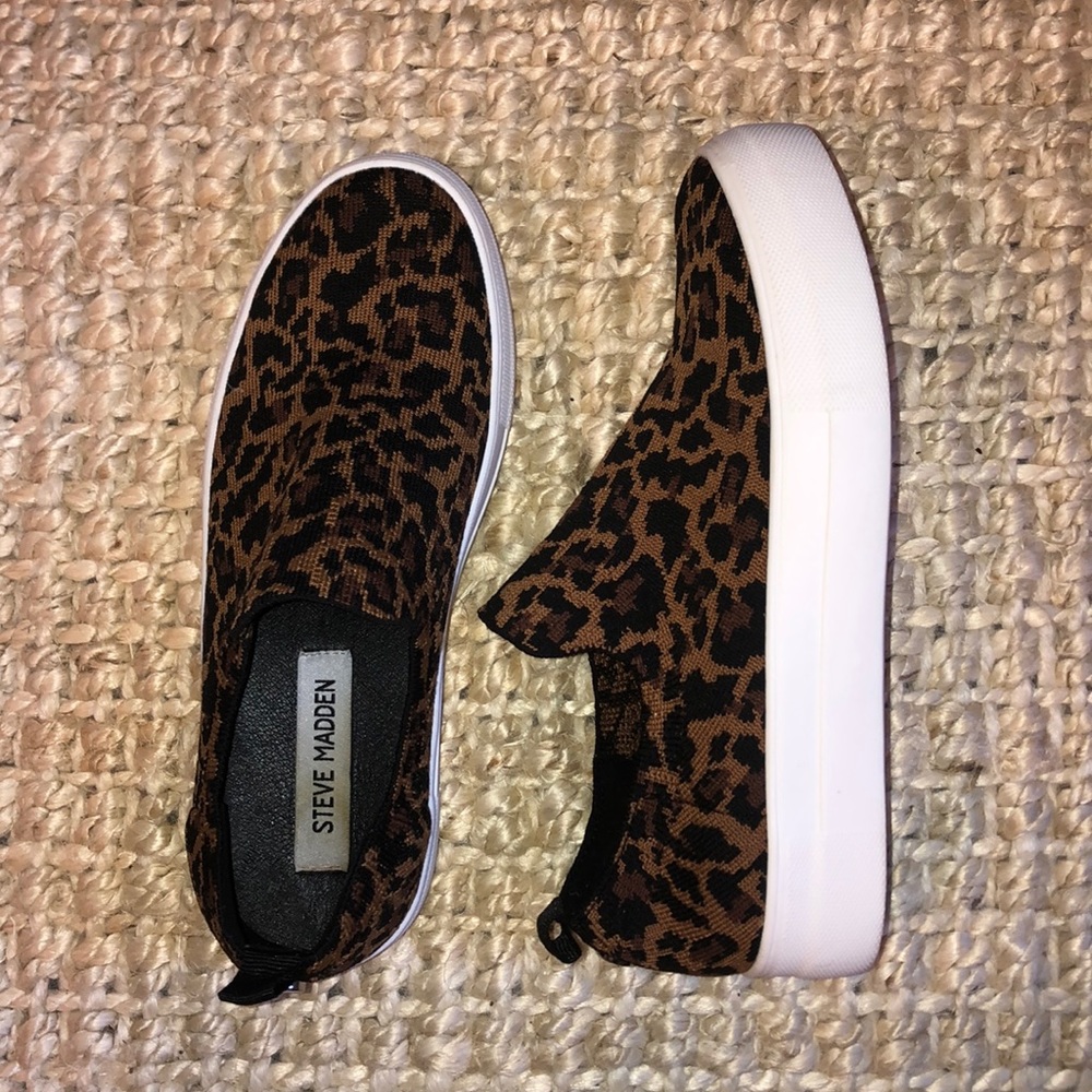Steve Madden slip ons